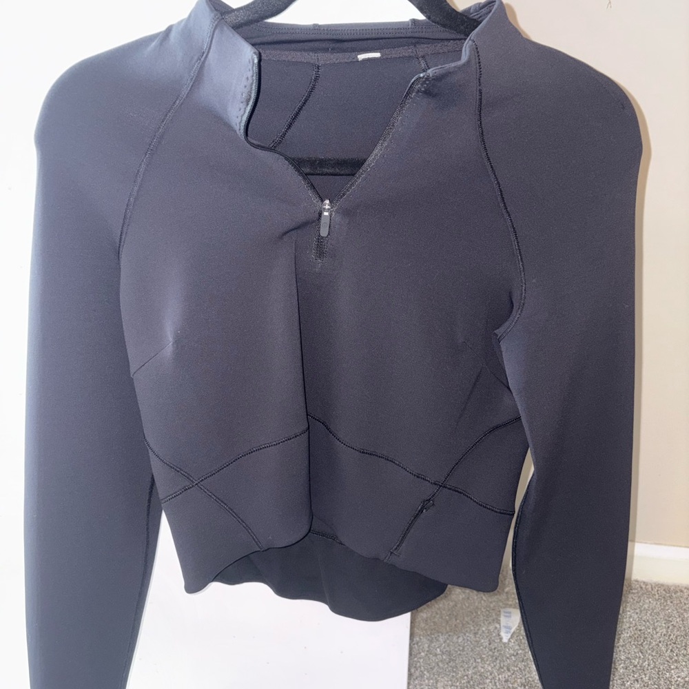Cropped Lululemon Black Long Sleeve Zip-Up Top